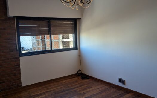 alquiler TRES AMBIENTES  edifico en torre super luminoso