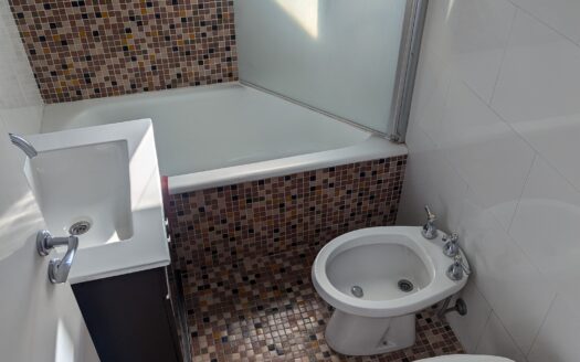 alquiler TRES AMBIENTES  edifico en torre super luminoso