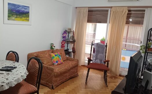 Venta DOS AMBIENTES lateral impecable Apto profesional Pileta Solarium zona Parque Rivadavia