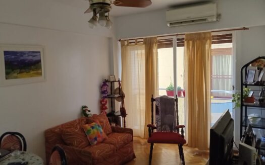 Venta DOS AMBIENTES lateral impecable Apto profesional Pileta Solarium zona Parque Rivadavia