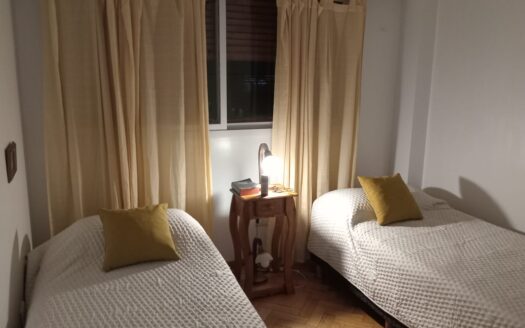 Venta DOS AMBIENTES lateral impecable Apto profesional Pileta Solarium zona Parque Rivadavia