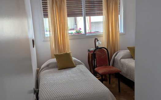 Venta DOS AMBIENTES lateral impecable Apto profesional Pileta Solarium zona Parque Rivadavia