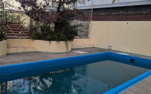 Venta DOS AMBIENTES lateral impecable Apto profesional Pileta Solarium zona Parque Rivadavia