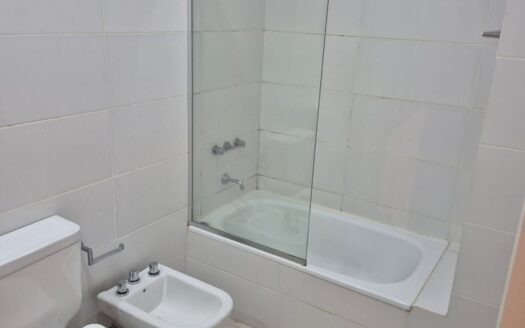 Alquiler MONOAMBIENTE frente balcón impecable NUEVO