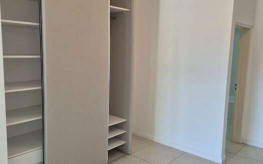 Alquiler MONOAMBIENTE frente balcón impecable NUEVO