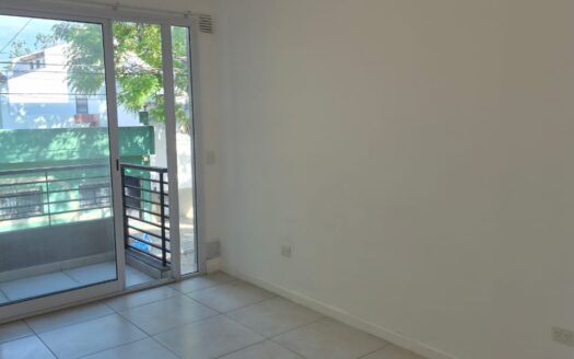 Alquiler MONOAMBIENTE frente balcón impecable NUEVO