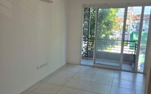 Alquiler MONOAMBIENTE frente balcón impecable NUEVO