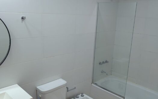 Alquiler MONOAMBIENTE frente balcón impecable NUEVO
