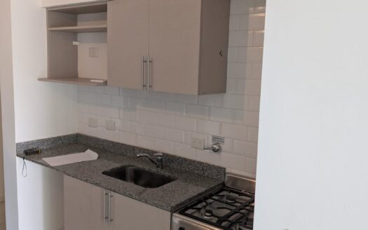 Alquiler MONOAMBIENTE frente balcón impecable NUEVO