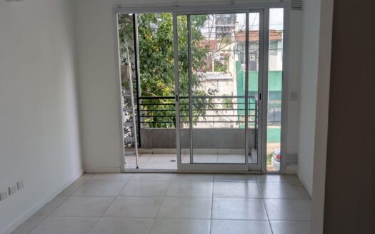 Alquiler MONOAMBIENTE frente balcón impecable NUEVO