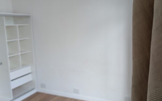 ALQUILER DOS AMBIENTES Y MEDIO Barrio Coghlan muy baja expensa