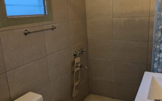 ALQUILER DOS AMBIENTES Y MEDIO Barrio Coghlan muy baja expensa