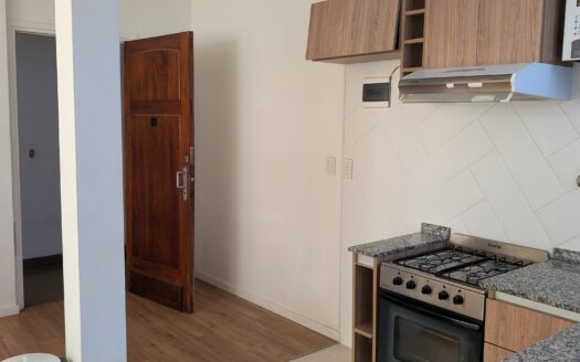 ALQUILER DOS AMBIENTES Y MEDIO Barrio Coghlan muy baja expensa